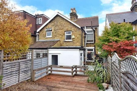 Idmiston Square, Worcester, KT4 - Photo 2