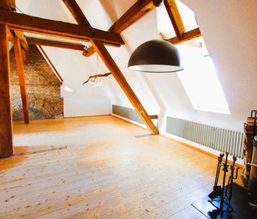 Stimmige 2.5-Dachwohnung mit Galerie und viel Charme - Foto 2
