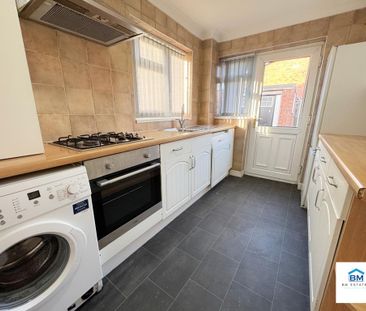 3 bedroom semi-detached house to rent - Photo 6