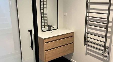 Recently renovated one bedroom flat in Epsom. - Photo 3