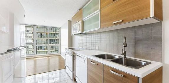 1 Bed 1 Bath Luxury Condo in Surrey Central - Photo 2