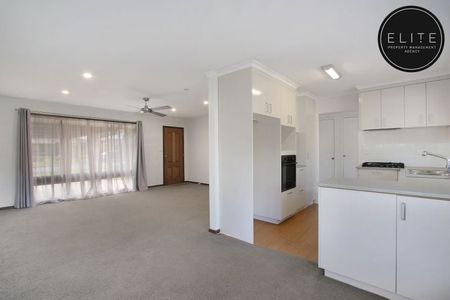 8 Renwick Court, Lavington - Photo 4