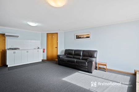 1 Bedroom Flat in Popular Location - Photo 2