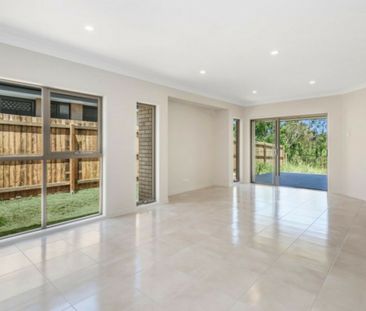 4 Bedroom 2 Living Room House in Ormeau! - Photo 2