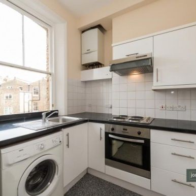 SUPERB TWO DOUBLE BEDROOM FIRST FLOOR FLAT IN WESTBOURNE PARK ZONE 2 - Photo 1