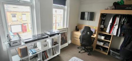 5 Bed - 17 Stanmore Street, Burley, Leeds - LS4 2RS - Student - Photo 3