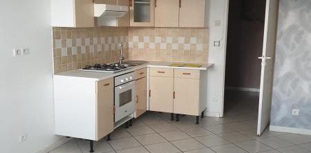 PROVIN, centre-ville, T2 à 540 euros - Photo 2