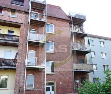 Für die kleine Familie: DG-Wohnung mit Balkon - Einbauküche auf Wunsch - Photo 2