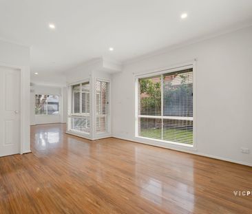 Stylish Double-Storey Living in a Prime Maidstone Location - Photo 2
