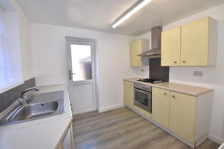 3 bedroom terraced house to rent - Photo 5