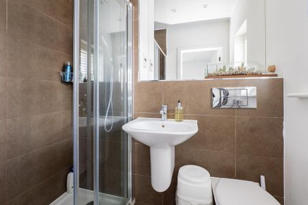 4 bedroom detached house to rent - Photo 2