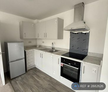 2 bedroom flat to rent - Photo 2