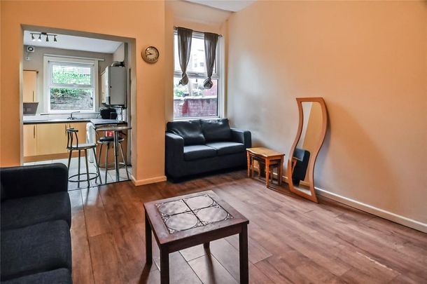 4 bedroom terraced house to rent - Photo 1