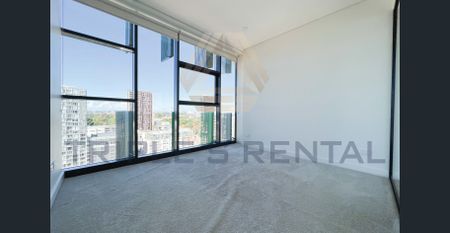 UNFURNISHED ONE-BEDROOM APARTMENT WITH PARKING SPACE! - Photo 2
