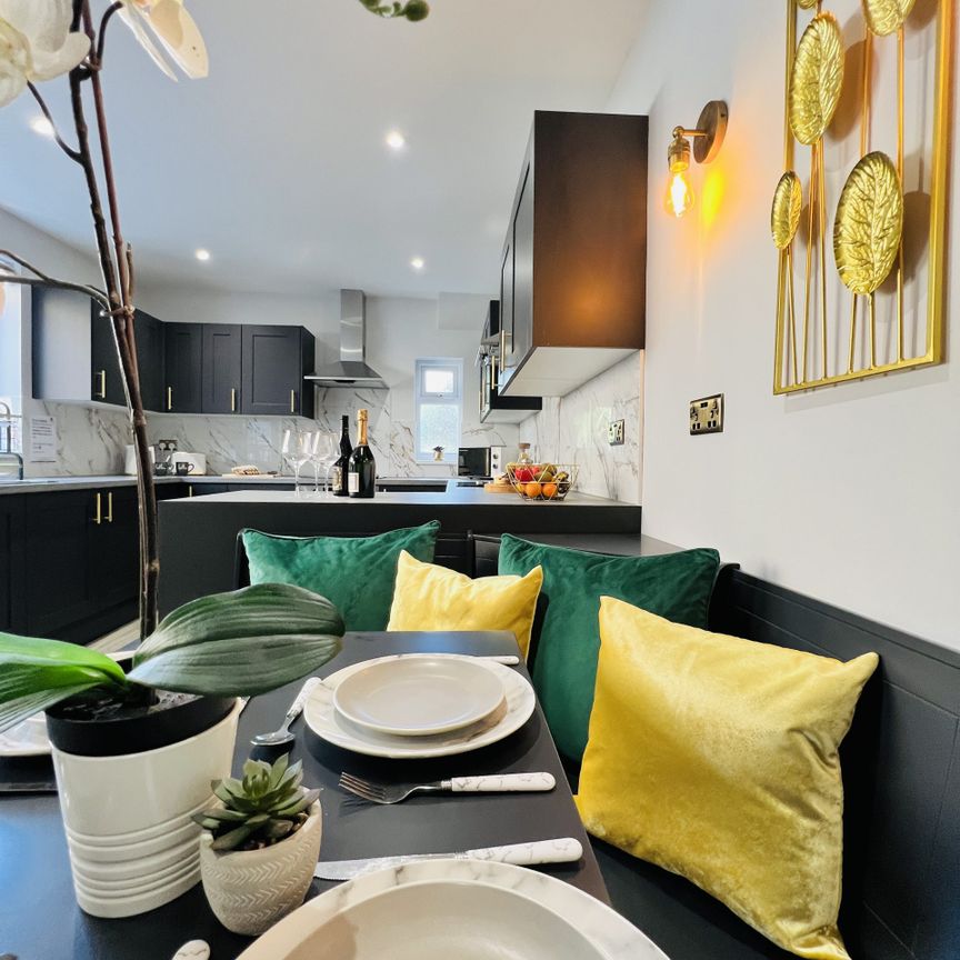 BEDROOM 5 – MEDIUM DOUBLE ENSUITE - Photo 1