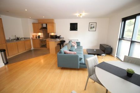 2 bedroom flat to rent - Photo 2