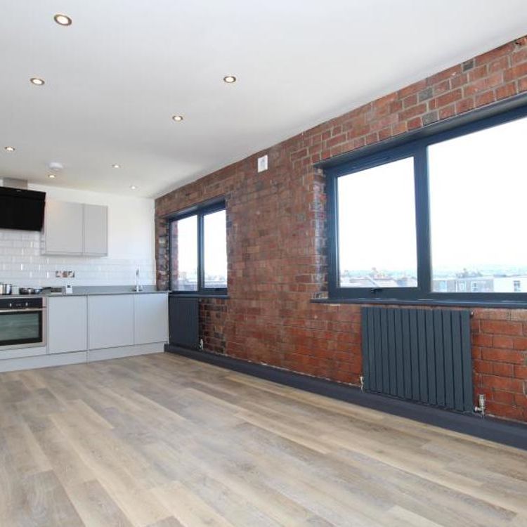 A well presented split level, modern apartment block in the popular Cigar Factory, Southville, with easy access to Temple Meads Station and the City Centre. . Available on an unfurnished basis and benefits from an allocated parking space from the start of January EPC - D - Photo 1