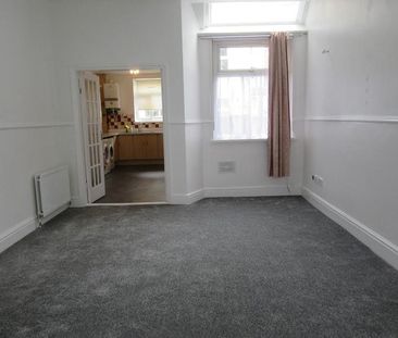 3 bedroom end of terrace house to rent - Photo 1