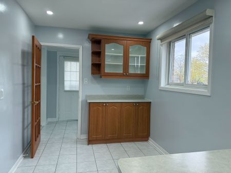 For Lease - 3172 Mallbridge Crescent, Mississauga, Ontario - Photo 2