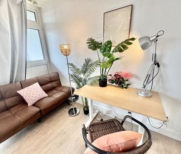 2 Bed Flat, Ballinger Point, E3 - Photo 2