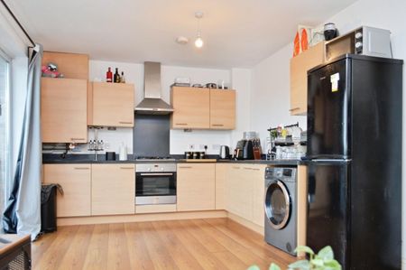 2 bedroom Flat To Let - Photo 4