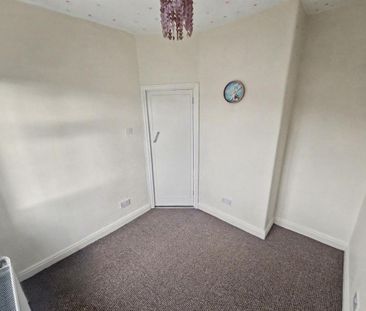 2 bedroom semi-detached house to rent - Photo 6