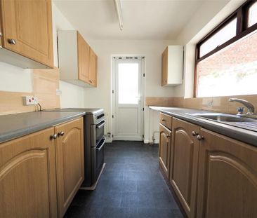 2 bedroom terraced house to rent - Photo 4