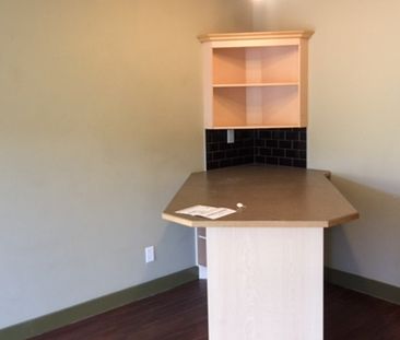 Renfrew 1 Bed Condo With Underground Parking | Heat & Water Included - Photo 6