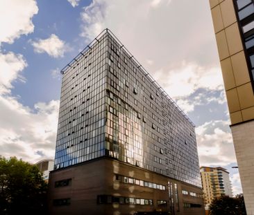 Small Ensuite: Three Bed Flat - Photo 1