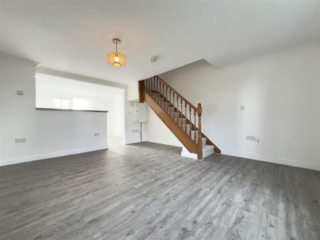 2 bedroom terraced house to rent - Photo 2