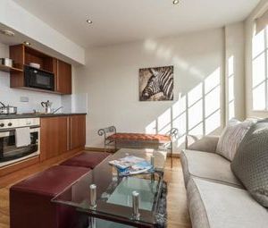 2 Bedrooms Flat to rent in Roland House, South Kensington, London SW7 | £ 800 - Photo 1