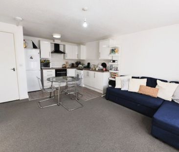 2 bedroom Flat in Calverley Ln, Leeds - Photo 2