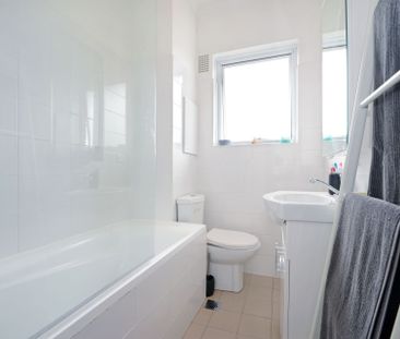 Renovated 2 Bedroom Apartment with Carspace - Photo 4