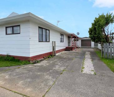 Nawton's Family Home - Photo 1