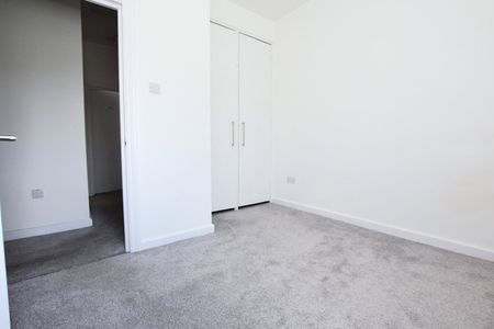 3 Bed Semi-Detached House, Selsdon Road, CR2 - Photo 4