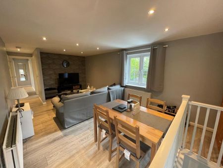 3 bedroom coach house to rent - Photo 2