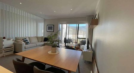 Stylish townhouse, stunning view and double garage - Photo 3