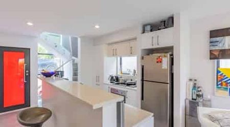 3 Bedrooms, Albany - Photo 3