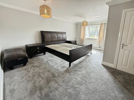 5 bedroom detached house to rent - Photo 4
