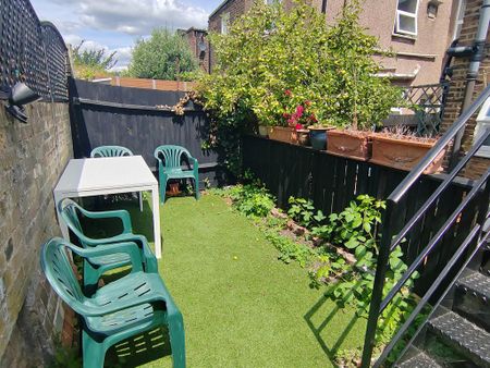 1 bedroom in a flat share to rent - Photo 4