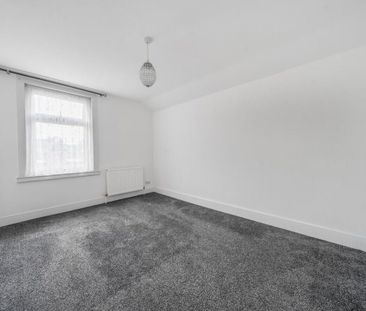 4 Bed Semi-Detached House, Clarendon Road, CR0 - Photo 3