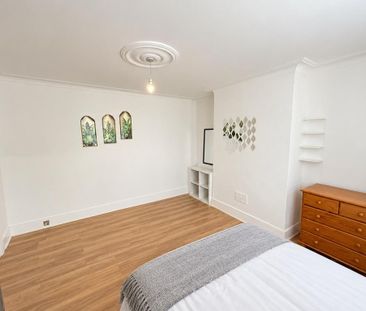 4 bedroom semi-detached house to rent - Photo 5