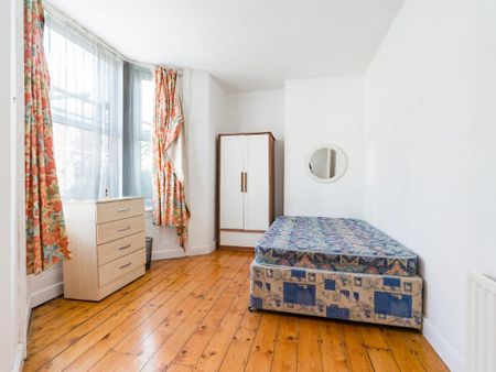 3 bedroom ground floor flat to rent - Photo 3