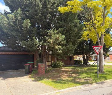 1 Geoffrey Court, Narre Warren VIC - Photo 1