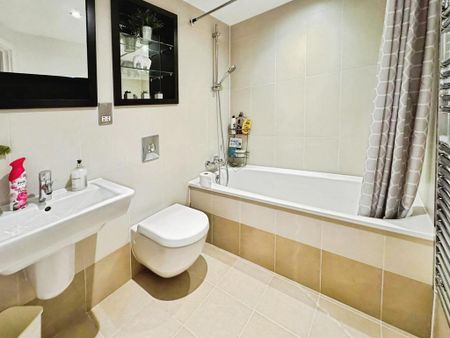2 bedroom flat to rent - Photo 4