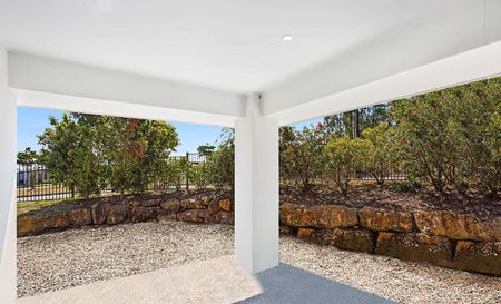 Modern 3 bedroom Air Conditioned Corner Duplex In Great Location - Photo 5