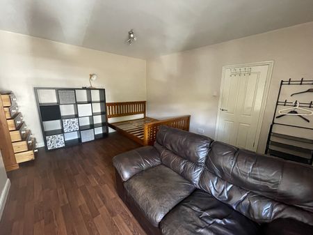 Flat 4 49A Chesterfield Road, S18 - Photo 2