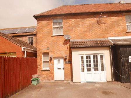 1 bedroom coach house to rent - Photo 5