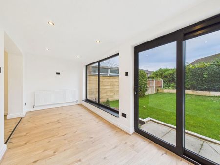 3 bedroom semi-detached house to rent - Photo 4