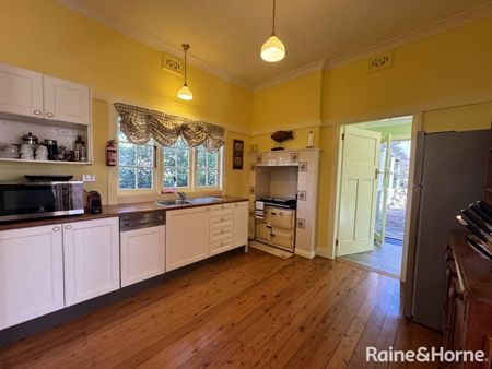 Charming Cottage for Rent in Bundanoon - Photo 4